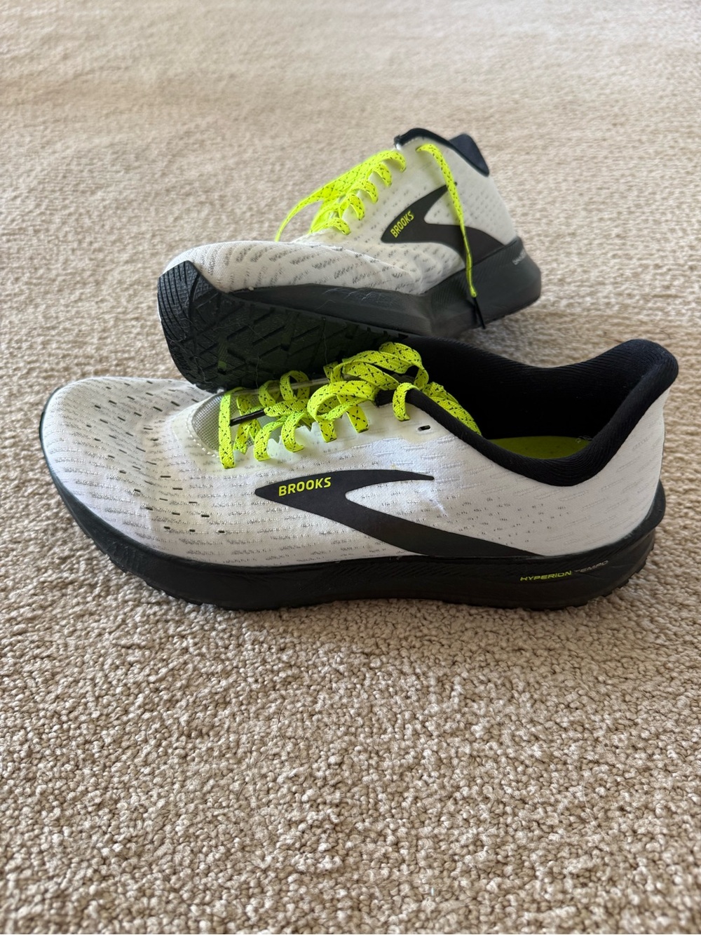Brooks Hyperion Tempo Running Shoes M10